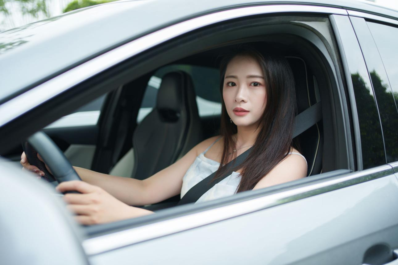 가속 페달, ‘지그시’ vs ‘밟았다 떼기’ – 연비와 내 차를 위한 정답은?(내연기관)
